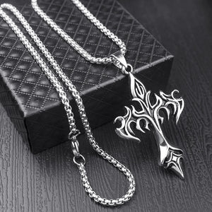 Collar con colgante de Cruz en llamas